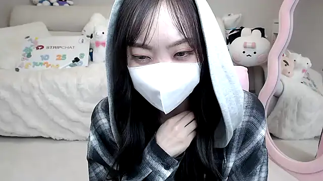 momo room online show from 10/25/25, 02:07