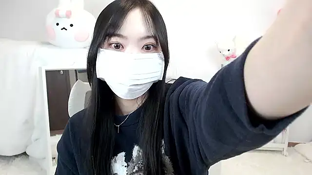momo room online show from 04/12/26, 10:29