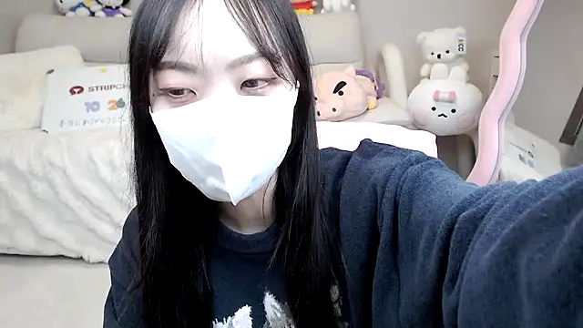 momo room online show from 10/26/25, 06:03