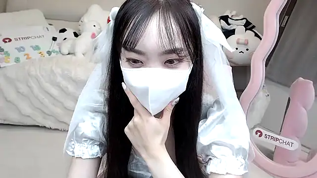 momo room online show from 10/18/25, 11:01