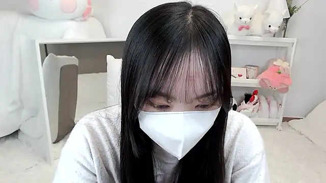 momo room online show from 04/17/26, 12:52