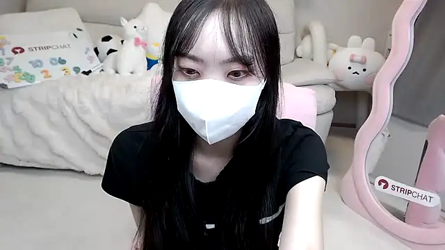 momo room online show from 10/06/25, 10:49