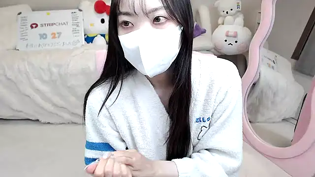 momo room online show from 10/27/25, 12:06