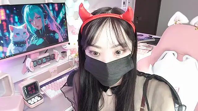 momo room online show from 10/20/25, 10:38