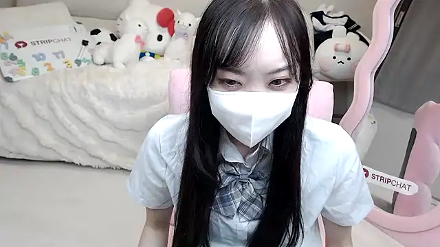 momo room online show from 10/17/25, 10:39