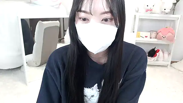 momo room online show from 04/26/26, 12:35