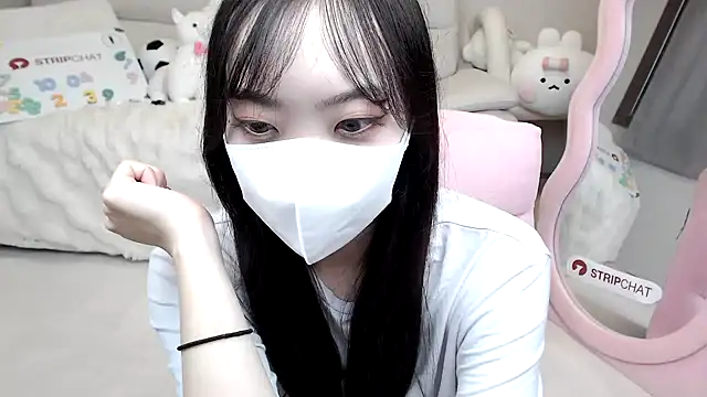 momo room online show from 10/04/25, 06:37