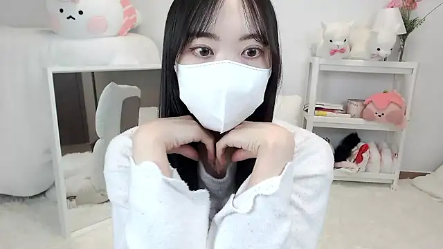 momo room online show from 05/04/26, 12:30