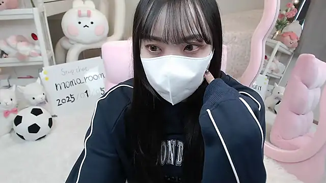 momo room online show from 01/05/25, 04:04