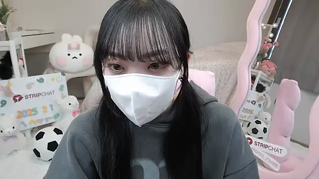 momo room online show from 03/01/25, 04:04