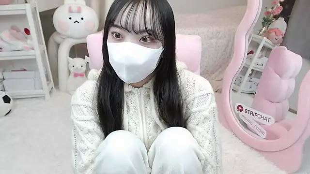 momo room online show from 01/12/25, 09:40