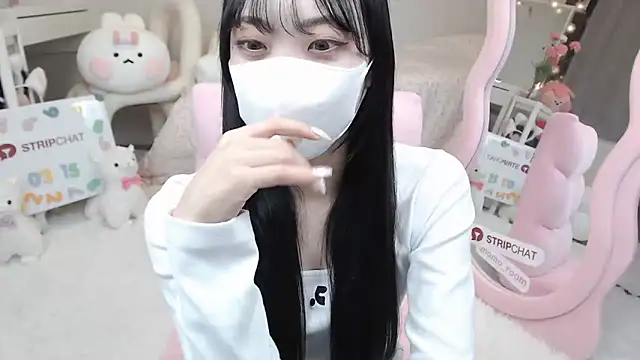 momo room online show from 03/15/25, 10:57