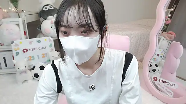 momo room online show from 01/27/25, 10:27