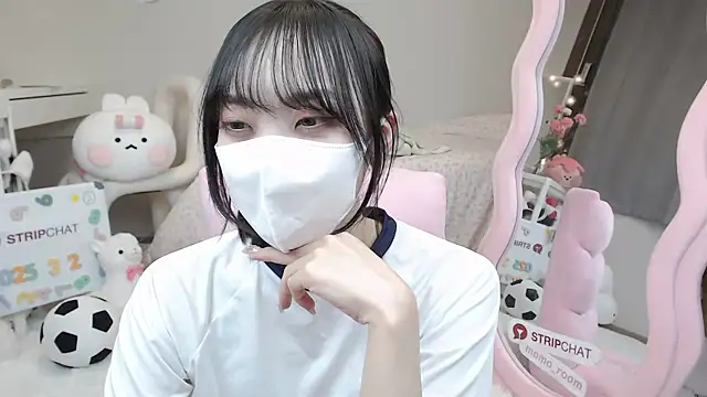 momo room online show from 03/02/25, 10:37