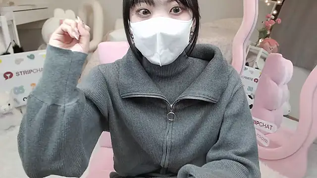 momo room online show from 02/23/25, 12:05