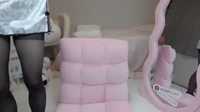 momo room online show from 02/22/25, 10:07