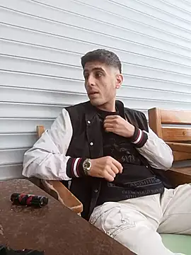 Snapshot of arenn1997 chatting on 11/08/25, 02:20 arenn1997 online show from 11/08/25, 02:20