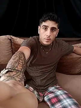 Snapshot of arenn1997 chatting on 11/15/25, 12:09 arenn1997 online show from 11/15/25, 12:09