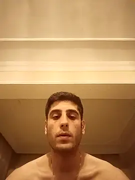 Snapshot of arenn1997 chatting on 10/30/25, 12:31 arenn1997 online show from 10/30/25, 12:31