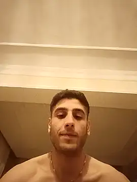 Snapshot of arenn1997 chatting on 11/12/25, 12:15 arenn1997 online show from 11/12/25, 12:15