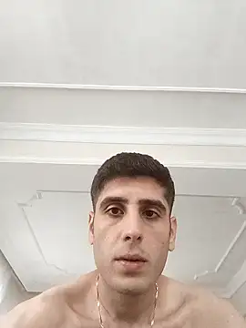 Snapshot of arenn1997 chatting on 10/21/25, 12:26 arenn1997 online show from 10/21/25, 12:26