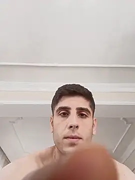 Snapshot of arenn1997 chatting on 10/22/25, 12:15 arenn1997 online show from 10/22/25, 12:15