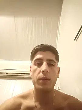 Snapshot of arenn1997 chatting on 12/04/25, 10:09 arenn1997 online show from 12/04/25, 10:09