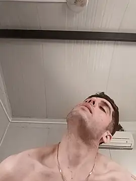 Snapshot of arenn1997 chatting on 12/15/25, 12:11 arenn1997 online show from 12/15/25, 12:11