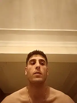 Snapshot of arenn1997 chatting on 11/14/25, 10:02 arenn1997 online show from 11/14/25, 10:02