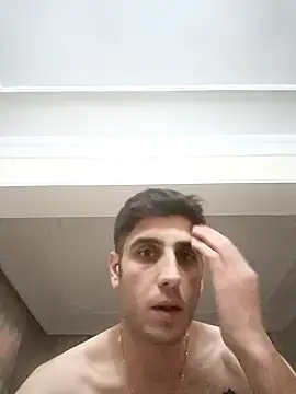 Snapshot of arenn1997 chatting on 10/23/25, 10:08 arenn1997 online show from 10/23/25, 10:08