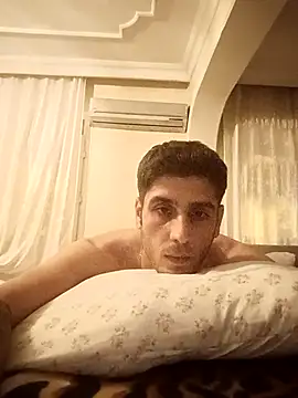 Snapshot of arenn1997 chatting on 10/29/25, 12:09 arenn1997 online show from 10/29/25, 12:09