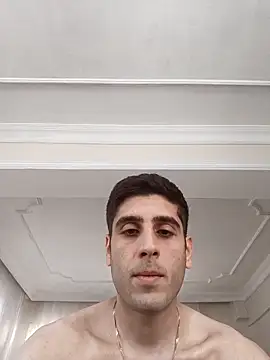 Snapshot of arenn1997 chatting on 10/31/25, 12:13 arenn1997 online show from 10/31/25, 12:13