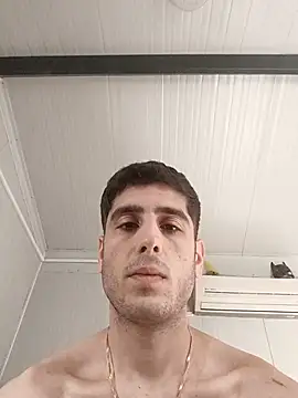 Snapshot of arenn1997 chatting on 12/16/25, 12:20 arenn1997 online show from 12/16/25, 12:20