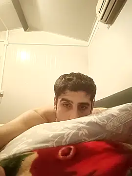 Snapshot of arenn1997 chatting on 12/02/25, 12:11 arenn1997 online show from 12/02/25, 12:11