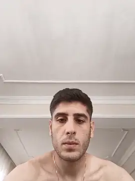 Snapshot of arenn1997 chatting on 10/20/25, 12:38 arenn1997 online show from 10/20/25, 12:38