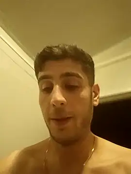 Snapshot of arenn1997 chatting on 11/17/25, 10:14 arenn1997 online show from 11/17/25, 10:14