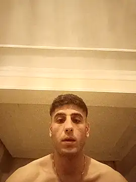 Snapshot of arenn1997 chatting on 11/08/25, 12:03 arenn1997 online show from 11/08/25, 12:03