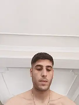 Snapshot of arenn1997 chatting on 11/10/25, 12:10 arenn1997 online show from 11/10/25, 12:10