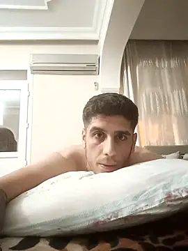 Snapshot of arenn1997 chatting on 10/20/25, 12:34 arenn1997 online show from 10/20/25, 12:34