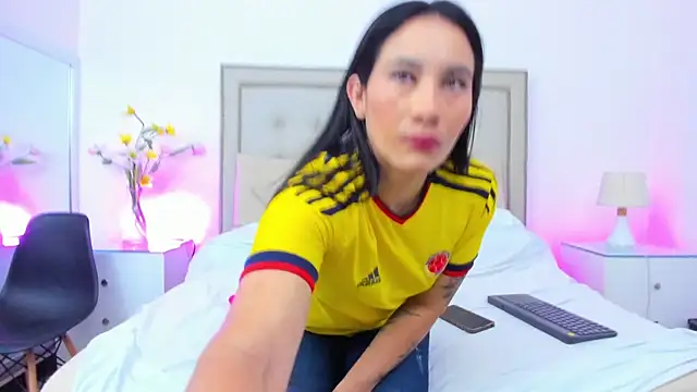 Snapshot of Cataleyalove_ADY chatting on 06/07/26, 01:27 Cataleyalove ADY online show from 06/07/26, 01:27