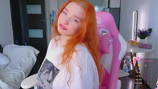 Snapshot of cinnabon_girls chatting on 06/15/26, 12:38 cinnabon girls online show from 06/15/26, 12:38