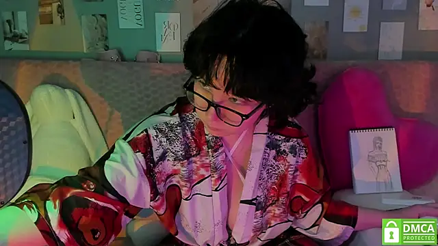 Snapshot of dreamgirllovee chatting on 03/06/25, 12:21 dreamgirllovee online show from 03/06/25, 12:21