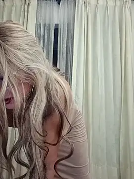 viollett 28 online show from 03/14/26, 12:05