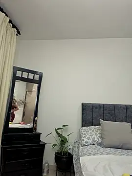 viollett 28 online show from 04/10/26, 11:45