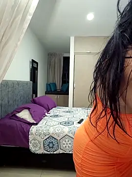 viollett 28 online show from 11/28/25, 11:05