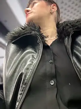 Snapshot of ZhenjaPoledance chatting on 12/19/25, 10:06 ZhenjaPoledance online show from 12/19/25, 10:06