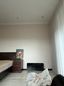 Hott Lolla online show from 04/12/26, 09:23