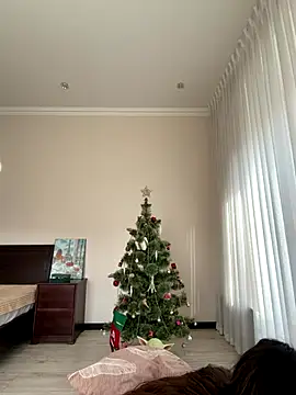 Hott Lolla online show from 12/15/25, 09:26