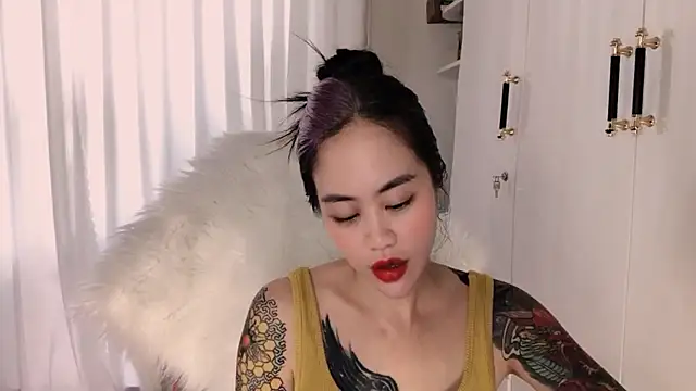 Snapshot of witch-39 chatting on 05/10/26, 05:44 witch-39 online show from 05/10/26, 05:44