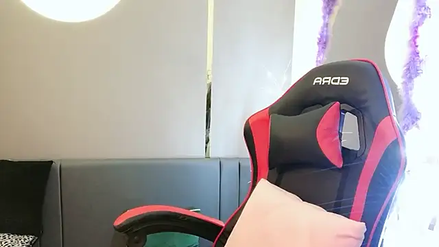 Snapshot of witch-39 chatting on 01/08/25, 01:11 witch-39 online show from 01/08/25, 01:11